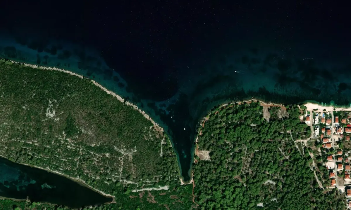 Flyfoto av West Of Uvala Toce