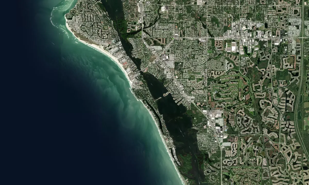Flyfoto av White Beach - Gulf Gate Estates