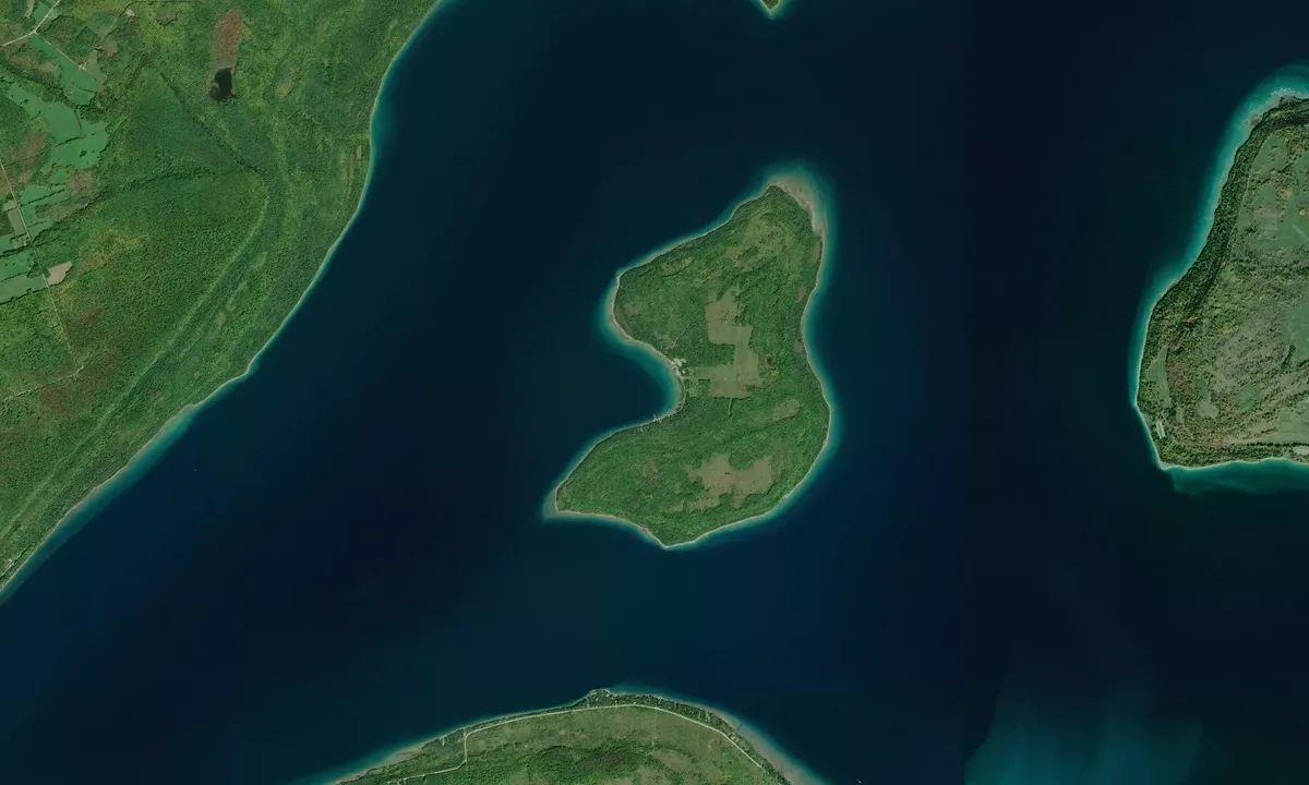 Flyfoto av White Cloud Island Government Dock