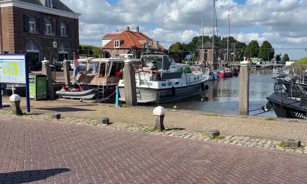 Willemstad Yacht Harbour: {"base": "se", "no": "Citymarinaen sett fra innsiden av marinaen.", "se": "Citymarinan sett fr\u00e5n insidan av marinan.", "en": "Citymarina viewed from inside the marina.", "da": "Citymarinaen set indefra marinaen."}