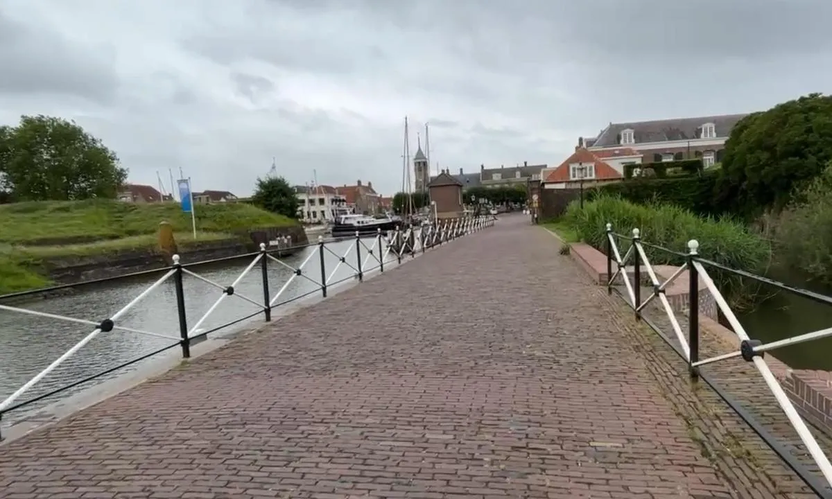 Willemstad Yacht Harbour: {"base": "se", "no": "Inngangen til bymarinaen", "se": "Entr\u00e9n till citymarinan", "en": "The entrance to the city marina", "da": "Indsejlingen til bymarinaen"}