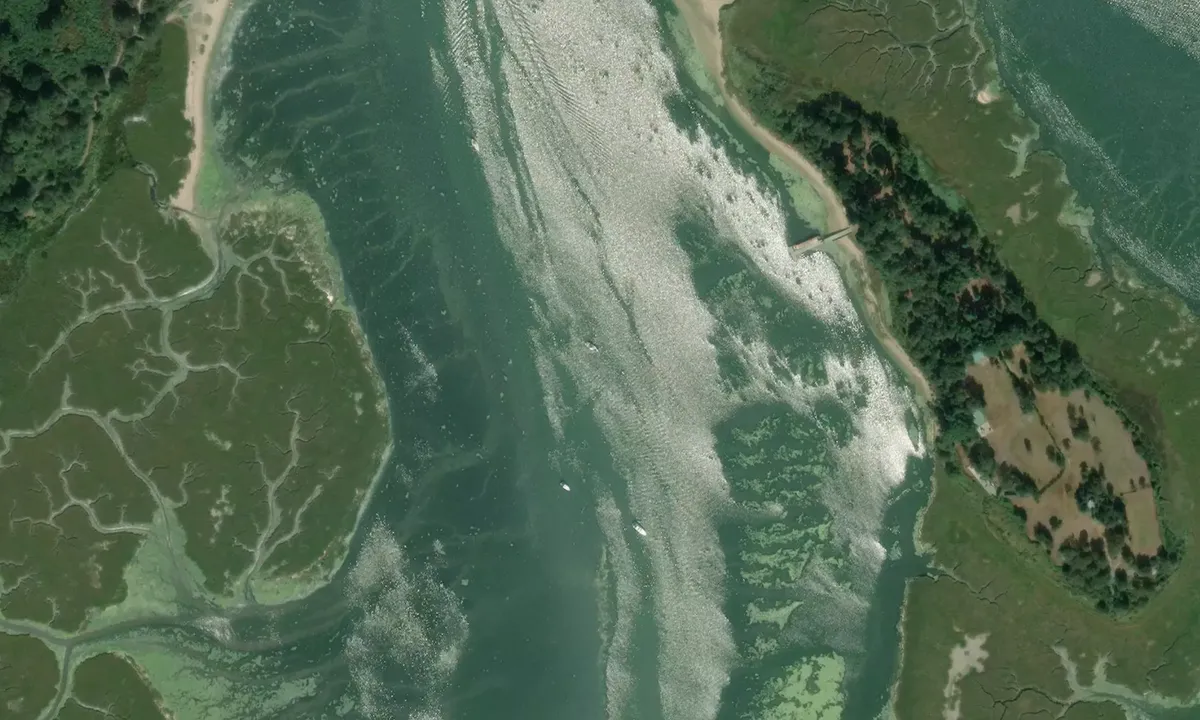 Flyfoto av Wych Channel