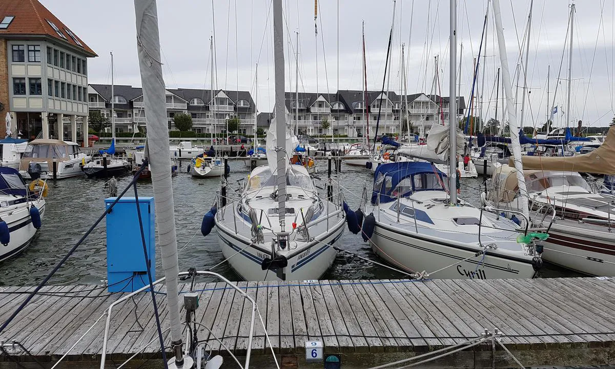 {"base": "de", "no": "Yachthavn Karlshagen", "se": "Yachthamn Karlshagen", "en": "Karlshagen Yacht Harbour", "da": "<html>Yachthavn Karlshagen</html>", "fr": "Port de plaisance Karlshagen", "de": "Yachthafen Karlshagen", "es": "Puerto Deportivo Karlshagen", "it": "Porto turistico Karlshagen", "pt": "Marina Karlshagen", "nl": "Jachthaven Karlshagen", "pl": "Przysta\u0144 jachtowa Karlshagen", "uk": "\u042f\u0445\u0442\u043e\u0432\u0430 \u0433\u0430\u0432\u0430\u043d\u044c \u041a\u0430\u0440\u043b\u0441\u0433\u0430\u0433\u0435\u043d", "ro": "Portul de iahturi Karlshagen", "tr": "Karlshagen Yat Liman\u0131", "el": "\u039c\u03b1\u03c1\u03af\u03bd\u03b1 Karlshagen", "cs": "Jachtov\u00fd p\u0159\u00edstav Karlshagen", "hu": "Karlshagen jachtkik\u00f6t\u0151", "fi": "Karlshagenin venesatama", "bg": "\u042f\u0445\u0442\u0435\u043d\u043e \u043f\u0440\u0438\u0441\u0442\u0430\u043d\u0438\u0449\u0435 \u041a\u0430\u0440\u043b\u0441\u0445\u0430\u0433\u0435\u043d", "sr": "\u041b\u0443\u043a\u0430 \u0437\u0430 \u0458\u0430\u0445\u0442\u0435 \u041a\u0430\u0440\u043b\u0448\u0430\u0433\u0435\u043d", "et": "Karlshageni jahtsadam", "lv": "Karlshagenas jahtu osta", "lt": "Jacht\u0173 uostas Karlshagenas"}