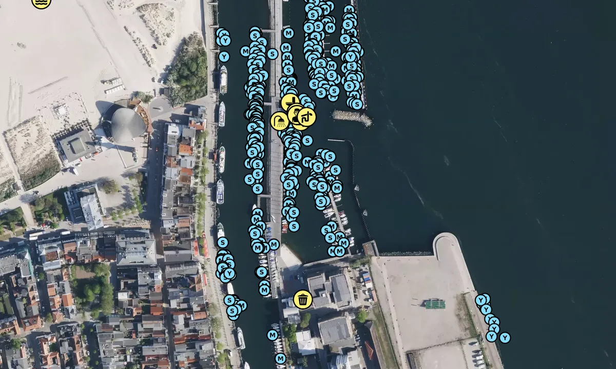 Sportboothafen Warnemünde: Satelite image of Yachthafen Mittelmole