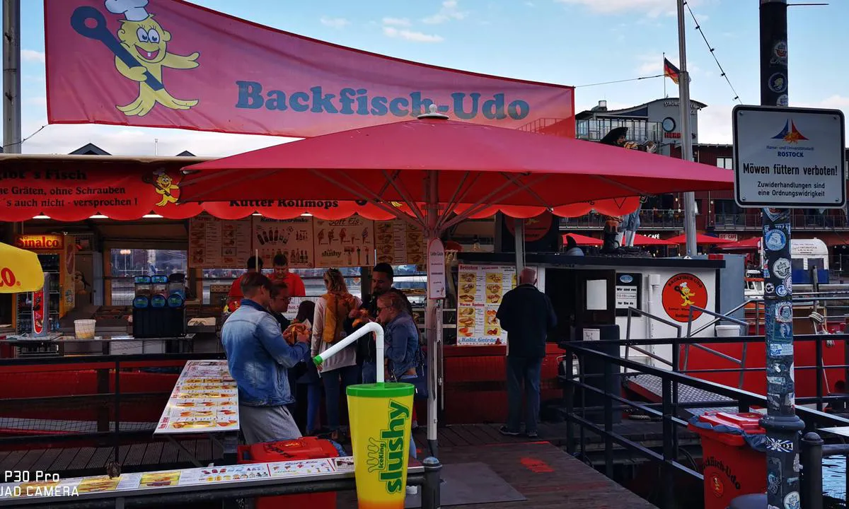 Yachthafen Mittelmole: {"base": "de", "no": "Warnem\u00fcnde gamle str\u00f8m", "se": "Warnem\u00fcnde gamla str\u00f6mmen", "en": "Warnem\u00fcnde Old Stream", "da": "Warnem\u00fcnde gamle str\u00f8m", "fr": "Warnem\u00fcnde vieux canal", "de": "Warnem\u00fcnde alter Strom", "es": "Warnem\u00fcnde antiguo canal", "it": "Warnem\u00fcnde vecchio corso", "pt": "Warnem\u00fcnde corrente antiga", "nl": "Warnem\u00fcnde oude stroom", "pl": "Warnem\u00fcnde stary nurt", "uk": "Alter Strom \u0412\u043e\u0440\u043d\u0435\u043c\u044e\u043d\u0434\u0435", "ro": "Warnem\u00fcnde vechiul canal", "tr": "Warnem\u00fcnde eski ak\u0131nt\u0131", "el": "\u03a0\u03b1\u03bb\u03b9\u03ac \u0394\u03b9\u03ce\u03c1\u03c5\u03b3\u03b1 \u03c4\u03bf\u03c5 Warnem\u00fcnde", "cs": "Warnem\u00fcnde alter Str\u00f6m", "hu": "Warnem\u00fcnde alter Strom", "fi": "Warnem\u00fcnde vanha vuorovesivirta", "bg": "\u0412\u0430\u0440\u043d\u0435\u043c\u044e\u043d\u0434\u0435 \u0441\u0442\u0430\u0440 \u043f\u043e\u0442\u043e\u043a", "sr": "\u0412\u0430\u0440\u043d\u0435\u043c\u0438\u043d\u0434\u0435 \u0441\u0442\u0430\u0440\u0438 \u043a\u0430\u043d\u0430\u043b", "et": "Warnem\u00fcnde vana j\u00f5gi", "lv": "Warneminde vecais straume", "lt": "Warnemiund\u0117s senasis uostas"}