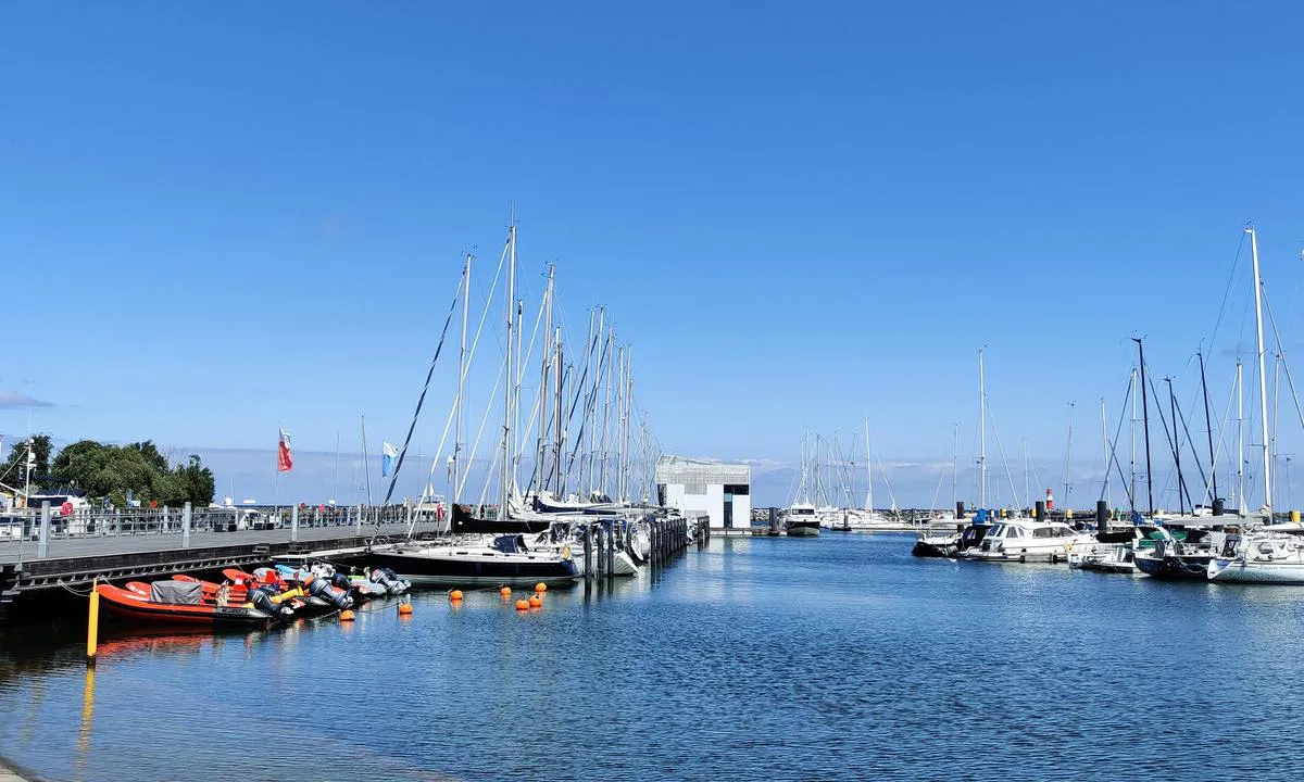 Yachthafen Mittelmole: {"base": "en", "no": "Alt er nytt i \u00e5r.", "se": "Det \u00e4r helt nytt i \u00e5r.", "en": "It's all new this year.", "da": "Det er helt nyt i \u00e5r."}