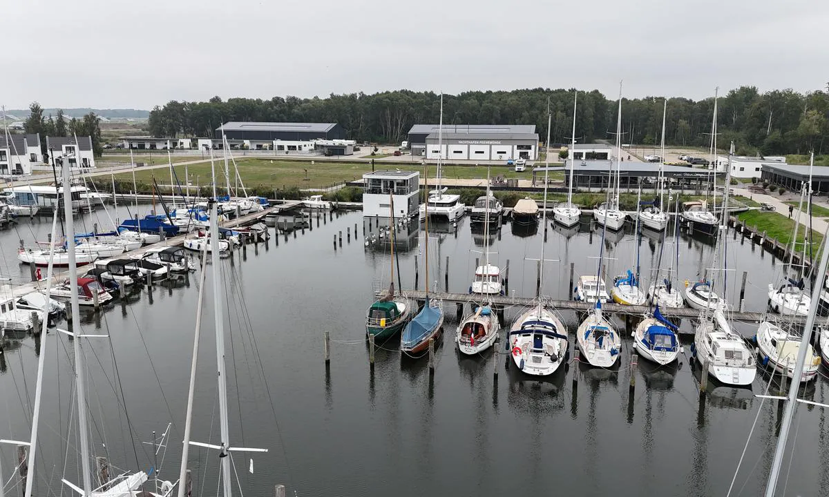 Yachthafen Peenemünde: {"base": "de", "no": "Peenem\u00fcnde Nord", "se": "Peenem\u00fcnde Nord", "en": "Peenem\u00fcnde North", "da": "Peenem\u00fcnde Nord", "fr": "Peenem\u00fcnde Nord", "de": "Peenem\u00fcnde Nord", "es": "Peenem\u00fcnde Norte", "it": "Peenem\u00fcnde Nord", "pt": "Peenem\u00fcnde Nord", "nl": "Peenem\u00fcnde Nord", "pl": "Peenem\u00fcnde Nord", "uk": "\u041f\u0435\u043d\u0435\u043c\u044e\u043d\u0434\u0435 \u041d\u043e\u0440\u0434", "ro": "Peenem\u00fcnde Nord", "tr": "Peenem\u00fcnde Kuzey", "el": "\u03a0\u03ad\u03b5\u03bd\u03b5\u03bc\u03bf\u03c5\u03bd\u03c4\u03b5 \u0392\u03bf\u03c1\u03c1\u03ac\u03c2", "cs": "Peenem\u00fcnde sever", "hu": "Peenem\u00fcnde Nord", "fi": "Peenem\u00fcnde Pohjoinen", "bg": "\u041f\u0435\u0435\u043d\u0435\u043c\u044e\u043d\u0434\u0435 \u0421\u0435\u0432\u0435\u0440", "sr": "\u041f\u0435\u043d\u0435\u043c\u0438\u043d\u0434\u0435 \u0421\u0435\u0432\u0435\u0440", "et": "Peenem\u00fcnde P\u00f5hja", "lv": "Peenem\u00fcndes zieme\u013ci", "lt": "Peenem\u00fcnde \u0160iaur\u0117"}