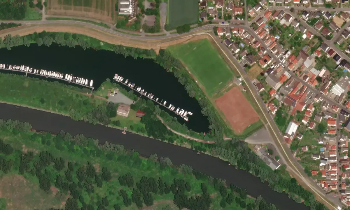 Flyfoto av YC Erfelden