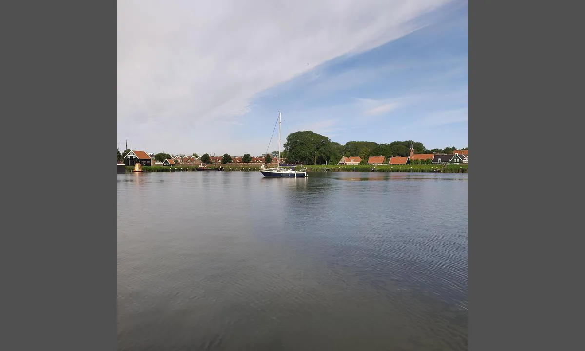Zuiderzee Anchorage: {"base": "no", "no": "Rolig naturhavn. Usikker p\u00e5 dybden da kartet viser 3 meter, men dybdem\u00e5leren v\u00e5r viste 2 meter. Vi ankret opp allikevel og vi g\u00e5r 2,05 i vannet. Gikk fint.", "se": "Lugn naturhamn. Os\u00e4ker p\u00e5 djupet d\u00e5 kartan visar 3 meter, men v\u00e5rt ekolod visade 2 meter. Vi ankrade \u00e4nd\u00e5 och vi sticker 2,05 meter i vattnet. Gick bra.", "en": "Calm natural harbor. Uncertain about the depth as the chart shows 3 meters, but our depth gauge showed 2 meters. We anchored anyway and we have a draft of 2.05 meters. It went fine.", "da": "Rolig naturhavn. Usikker p\u00e5 dybden da kortet viser 3 meter, men dybdem\u00e5leren vores viste 2 meter. Vi ankrede op alligevel og vi g\u00e5r 2,05 i vandet. Gik fint."}